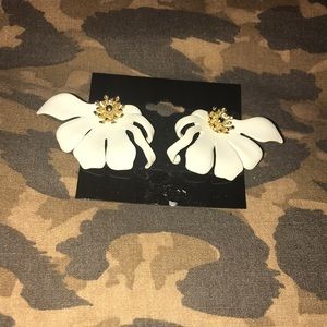 Vintage White and Gold Earring